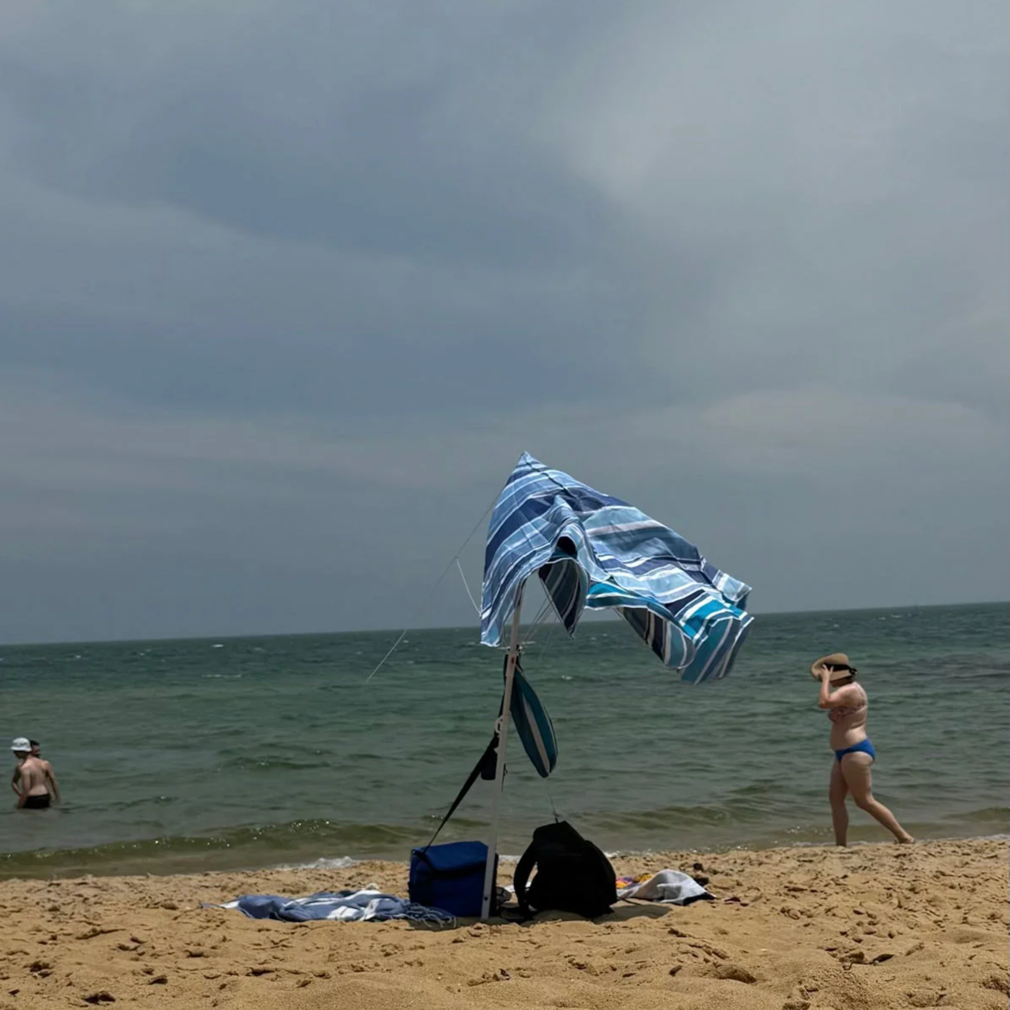 Tired of Your Beach Shade Collapsing? Here's What to Look For in Australia